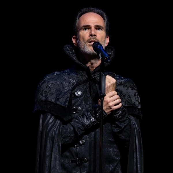 Thomas Borchert Vampir am Klavier 1500x644 © musical_traeume